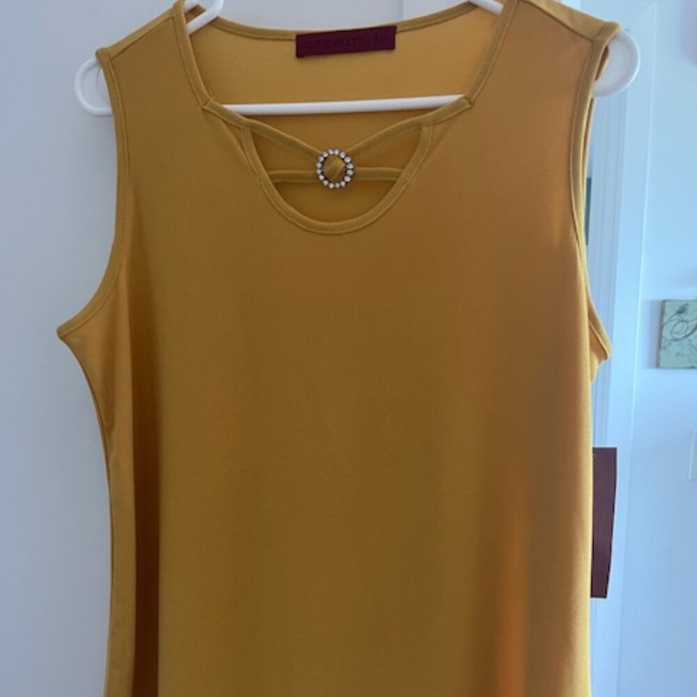 Love Scarlett Shirt Size M NWT
